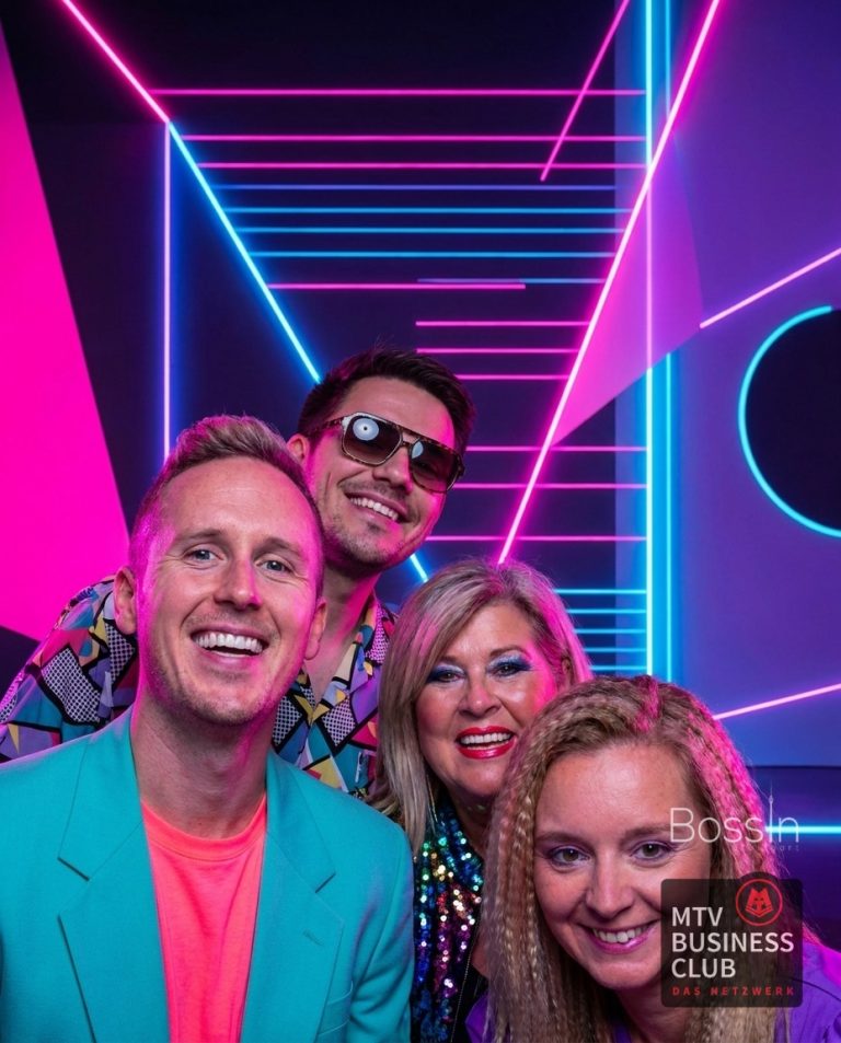 KI-Bild im Neon-Party-Stil mit vier Gästen